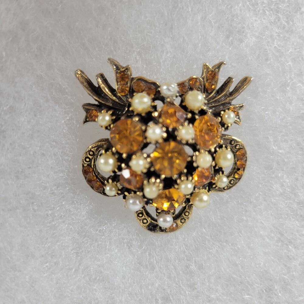 Vintage Gold Tone Pearl & Faux Crystal Feminine Classic Floral Brooch